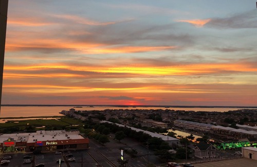 North Ocean City Condo | Ocean City MD Condo- Ocean Front, 2 Bedrooms Plus Den, 2 Full Baths & Sleeps 6