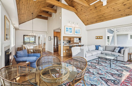Bethany Beach House | OCEAN FRONT! 5 Bedrooms 5 bathrooms, private beach! OFF SEASON 4 NIGHT MINI WEEKS AVAILABLE