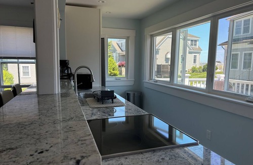 Rye Apartment | Ocean-View Rye Beach Condo | Private Beach Access & Walk to Petey’s Seafood
