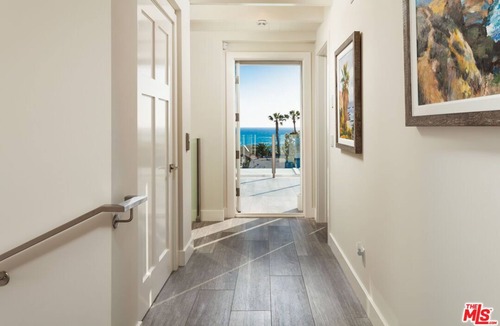 Mystic Hills Villa | Ocean View Villas 4 min walk to the surf and sand