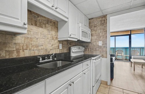 Myrtle Beach Hotel | Oceanfront 1BR + Beach Access + Dog Friendly