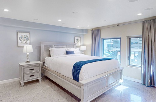 Mission Beach Apartment | Oceanfront condo with private waterfront patio, washer/dryer, gas grill