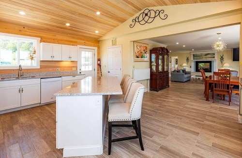 Lubec House | OCEANFRONT LOT ON 13 ACRES, 4-bedroom house with WiFi near Lubec lighthouse