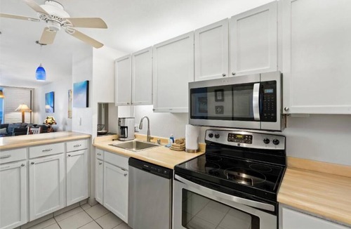 Kihei Condo | Oceanfront Oasis at Royal Mauian 518: Sapphire Views & Prime Location Await!