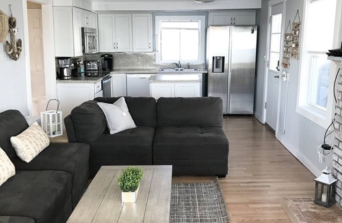 Saybrook Manor House | Oceanfront Oasis Spacious 3-Bedroom, 2-Bath Retreat for 12 Linens Included