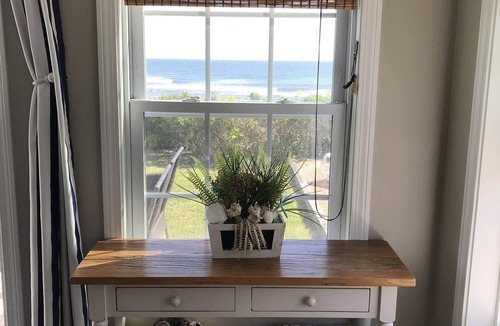 Matunuck Cottage | OCEANFRONT! Priv beach, VIEWS A/C WIFI,Streaming TV, Walkable, Relax, Memories!