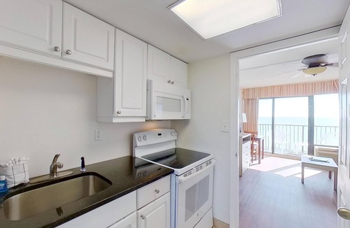 Myrtle Beach Hotel | Oceanfront Suite | Kitchen | Dog Friendly | Pools