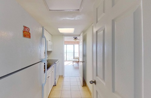 Myrtle Beach Hotel | Oceanfront Suite | Kitchen | Dog Friendly | Pools