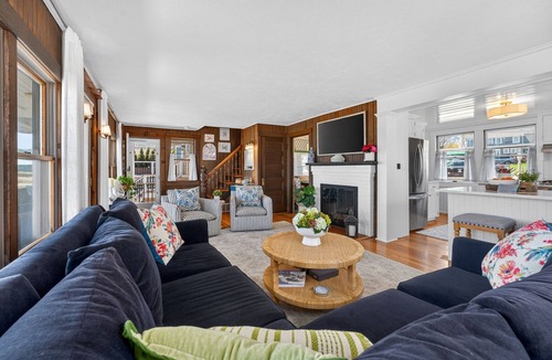 Greenbush House | Oceanfront with Views! Sleeps 10, Central AC!