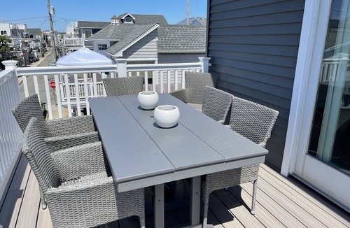 Long Beach House | Oceanviews from Every Room.Steps to the Beach