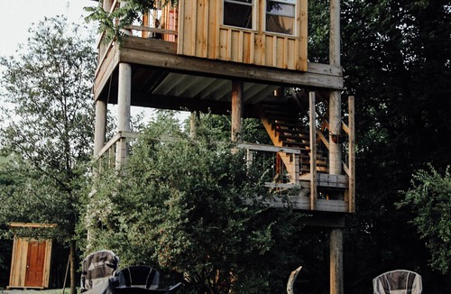 Frazeysburg House | Off grid Adventure at Tullihas in the Trees Treehouse