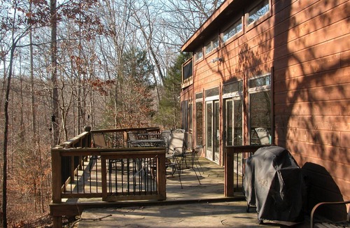 Bee Spring House | Off-Grid Solar Lakefront House/Private 80+ Wooded Acres On Nolin Lake