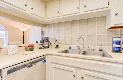 Oklahoma City Condo | Oklahoma City Vacation Rental Near Lake & Trails!