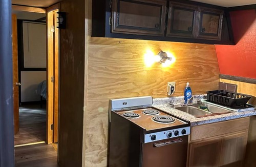 Sutton Cabin | Old A-Frame cabin,1 bedroom, Wifi, private parking, 2in1 washer and dryer
