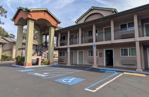 San Luis Obispo Hotel | Olive Tree Inn & Suites, a Howard Johnson by Wyndham