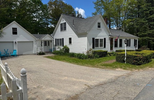 Jackson House | On Ellis River with view of covered bridge. Walk to town!