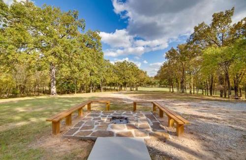 Emory House | On-Site Dock & Ramp: 3-Unit Escape on Lake Fork!