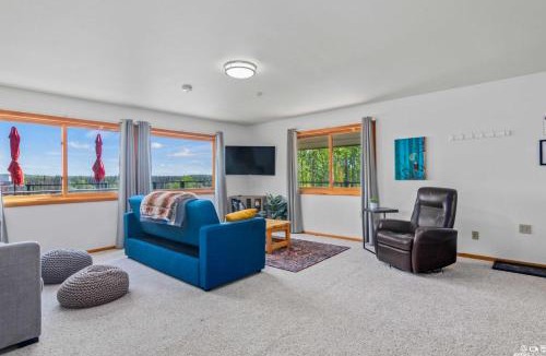 Kalifornsky Apartment | On-Site Kenai River Fishing: Soldotna Apartment!