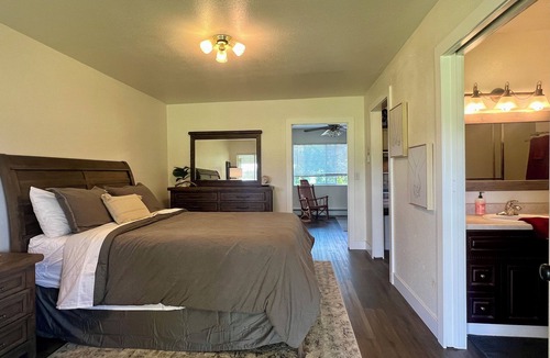 Butte House | One bedroom getaway w/hot tub and pool access - A hidden gem in Palmer, Alaska
