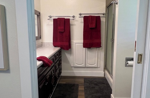 Butte House | One bedroom getaway w/hot tub and pool access - A hidden gem in Palmer, Alaska