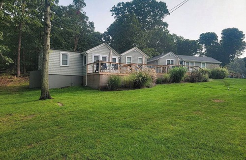 Hampton Bays House | One Bedroom Hamptons Waterfront Cottage