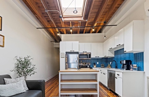 Crossroads Arts District Condo | One Bedroom walkable to Tmobile/P&L!