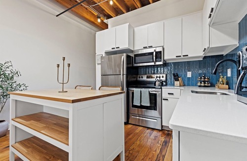 Crossroads Arts District Condo | One Bedroom walkable to Tmobile/P&L!