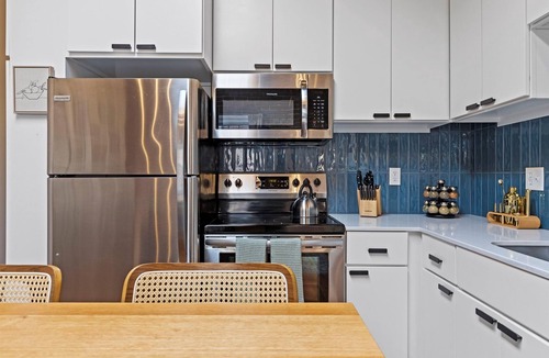 Crossroads Arts District Condo | One Bedroom walkable to Tmobile/P&L!