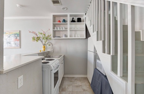 Lincoln Terrace Apartment | One Block Away From OU Medical
