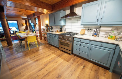 Juneau House | Orcaview Cabin—A wild Alaskan getaway surrounded by wildlife and adventure!