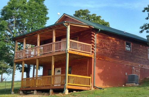 Compton Cabin | Original log cabin with modern comfort
