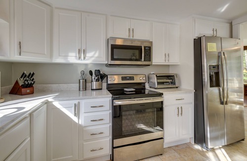 Freedom Cabin | Ossipee Lake Retreat ~ 7 Mi to King Pine Ski Area!