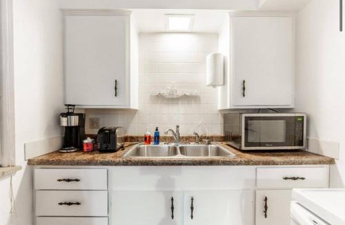 Short North Apartment | OSU - Heart of Short North -STEPS from High ST-OSU