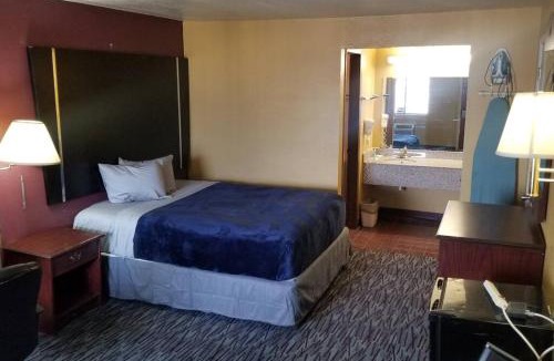 Stillwater Apartment | OSU King Bed Hotel Room 102