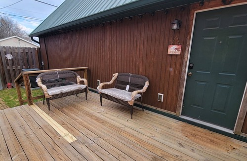 Webb City Cabin | Outback Cabin is a Cozy and warm place tucked away in the heart of Webb City.