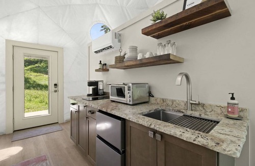 Creston Cabin | Outstanding Chic Dome with Private Deck in North Carolina