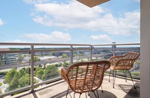 McLean Apartment | Outstanding Tysons Corner 2BR w/Pool, Pet Salon & W/D, by Blueground