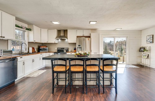 East Andover House | 'Over Andover' Retreat w/Hot Tub: Walk to Lake!