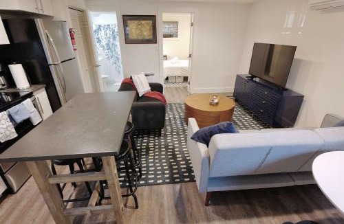 Mount Pleasant Apartment | Over on Oak St
