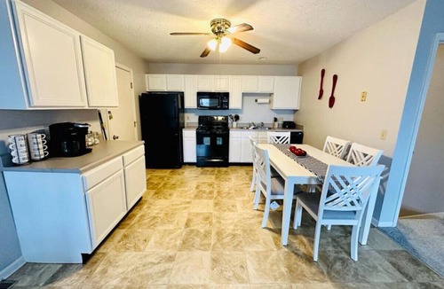Monroe House | Overbrook Delight -tranquil stay for day and night