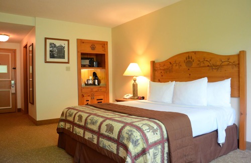 Bear Mountain Hotel | Overlook Lodge at Bear Mountain