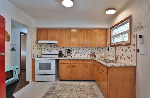 Clintonville House | Overlook - Private Hot Tub! King bed in Ranch Home