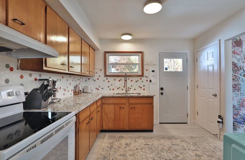 Clintonville House | Overlook - Private Hot Tub! King bed in Ranch Home