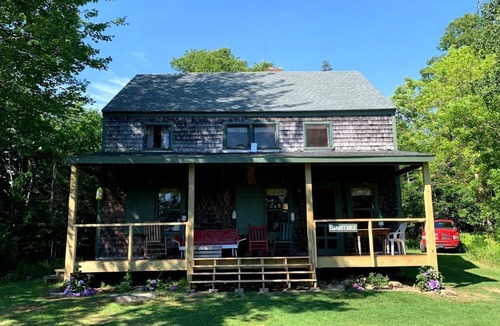 Friendship Cottage | Overlooking the Ocean with Large Porch