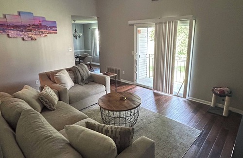 Dracut House | Oversized 2BR with 86" TV & Fully Stocked Kitchen & Pantry! Pet friendly!