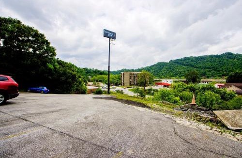 Chapmanville Hotel | OYO Hotel Chapmanville Inn, WV - Hwy 119