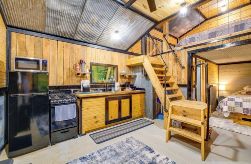 Powell Apartment | Ozark 'Blue Jean Cabin' w/Trails & Fishing Pond