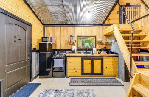 Powell Apartment | Ozark 'Blue Jean Cabin' w/Trails & Fishing Pond