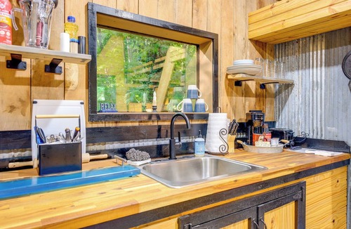 Powell Apartment | Ozark 'Blue Jean Cabin' w/Trails & Fishing Pond