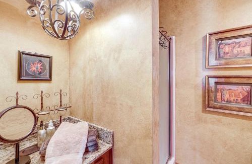 Dover House | Ozark Getaway w/Pond, Fire Pit & Patio